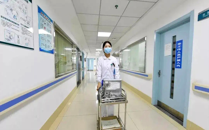 病房門可以是單開門、子母門或雙開門，可視乎實際情況選擇。