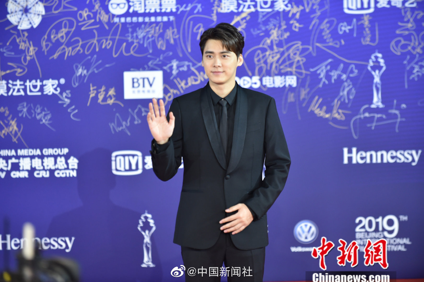 俘虜by山月辭歡