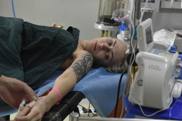 《搖搖星落》by嚴(yán)謹(jǐn)書屋講的什么