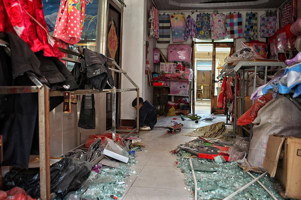 吻上雪白的山峰上的兩點(diǎn)茱英小說在線閱讀