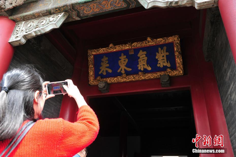 分開端莊美母的雪白高貴形象分析小