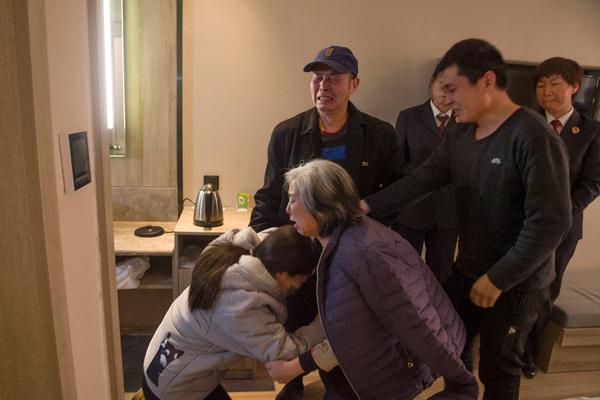 《折紙玫瑰》by李書錦免費(fèi)閱讀