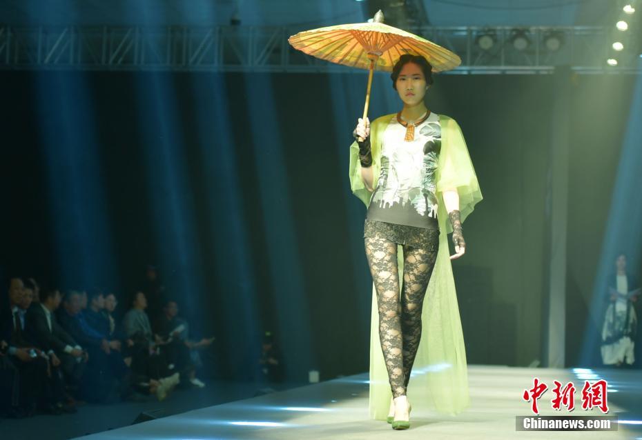 終始無離by萊拉