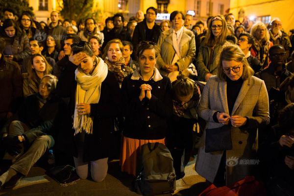 《絕對服從》by:魏承澤類似